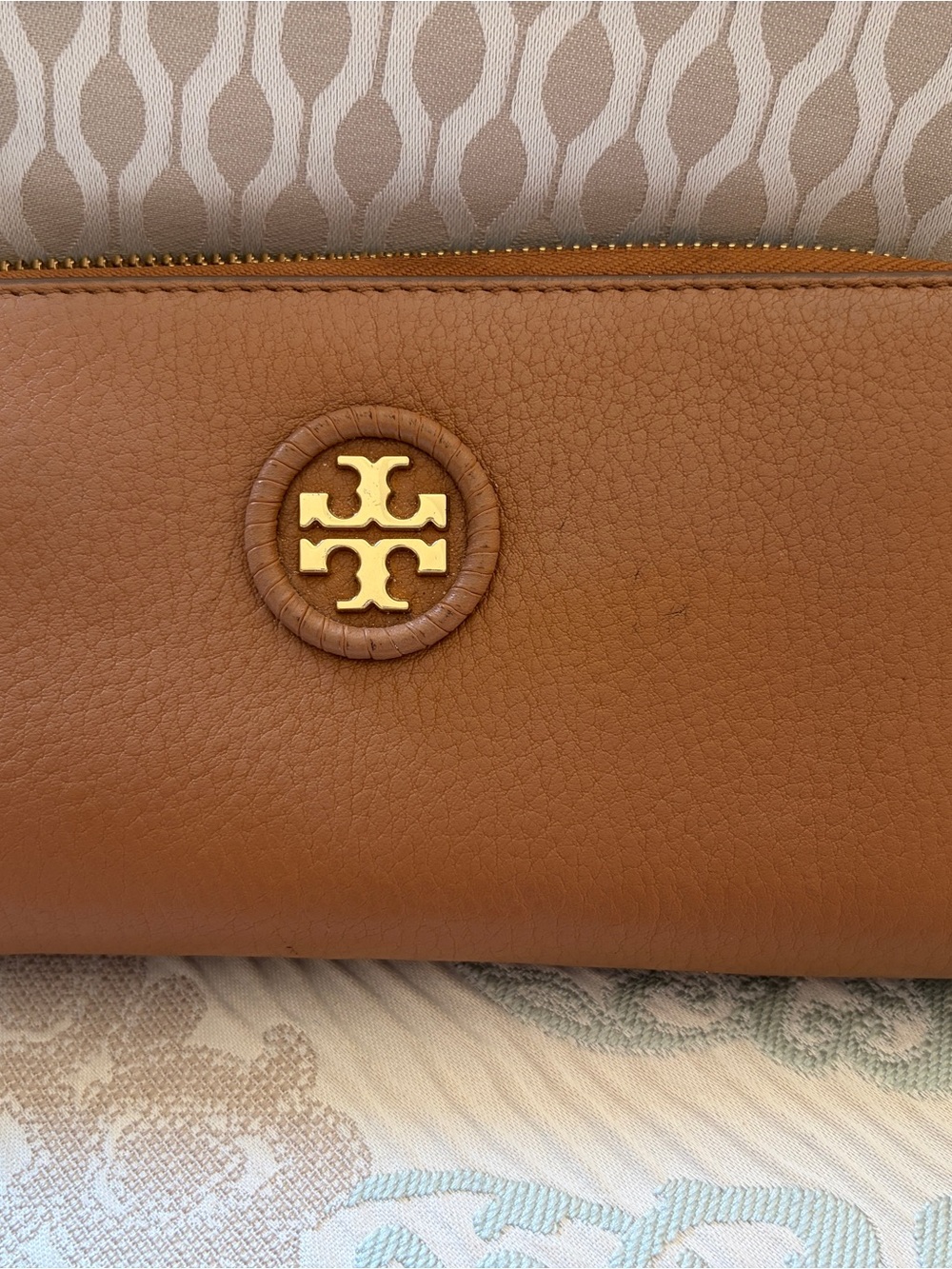 TORY BURCH Tan Leather Bombé T Zip-Around Continental Wallet